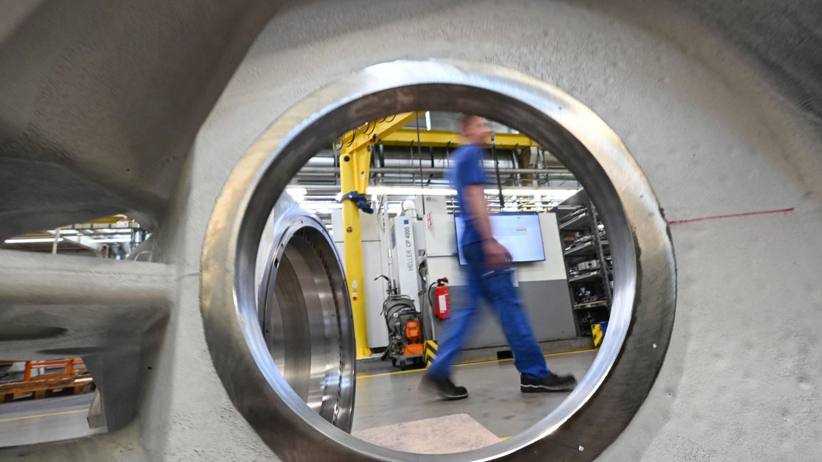 Werkzeugmaschinen werden in einer Werkhalle des Maschinenbauers Heller in Nürtingen gefertigt. (Archivbild)Foto: Bernd Weißbrod/dpa/Bernd Weißbrod Werkzeugmaschinen werden in einer Werkhalle des Maschinenbauers Heller in Nürtingen gefertigt. (Archivbild)Foto: Bernd Weißbrod/dpa/Bernd Weißbrod