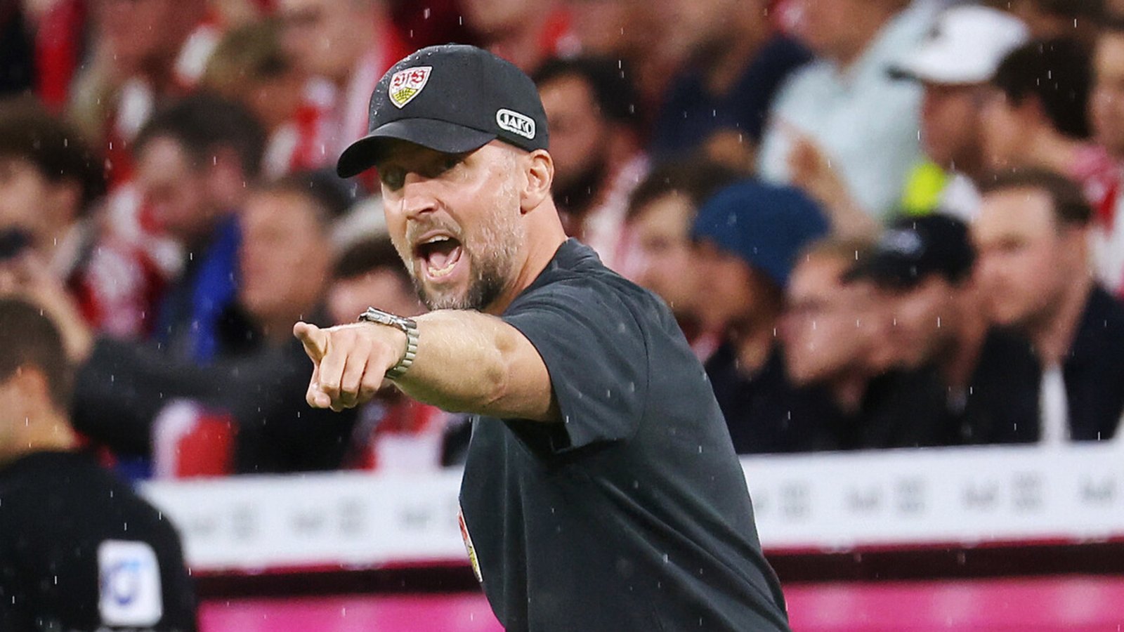 Engagiert an der Seitenlinie: der VfB-Trainer Sebastian HoeneßFoto: Baumann Engagiert an der Seitenlinie: der VfB-Trainer Sebastian HoeneßFoto: Baumann