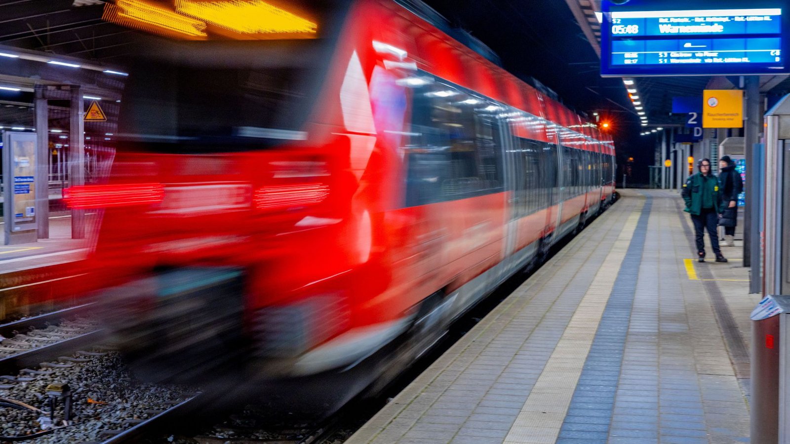 Auch während der Streikwochen fahren Züge, allerdings bedeutend wenige als sonst. (Symbolbild)Foto: dpa/Jens Büttner Auch während der Streikwochen fahren Züge, allerdings bedeutend wenige als sonst. (Symbolbild)Foto: dpa/Jens Büttner