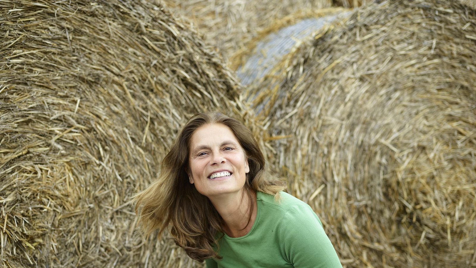 Sarah Wiener ist Köchin, Unternehmerin, Bio-Landwirtin und Politikerin. Mit ihrer Stiftung  möchte sie so vielen Kindern wie möglich erfahrbares Wissen über gesunde Nahrungsmittel und deren Ursprung zu vermitteln.Foto: Laurence Chaperon