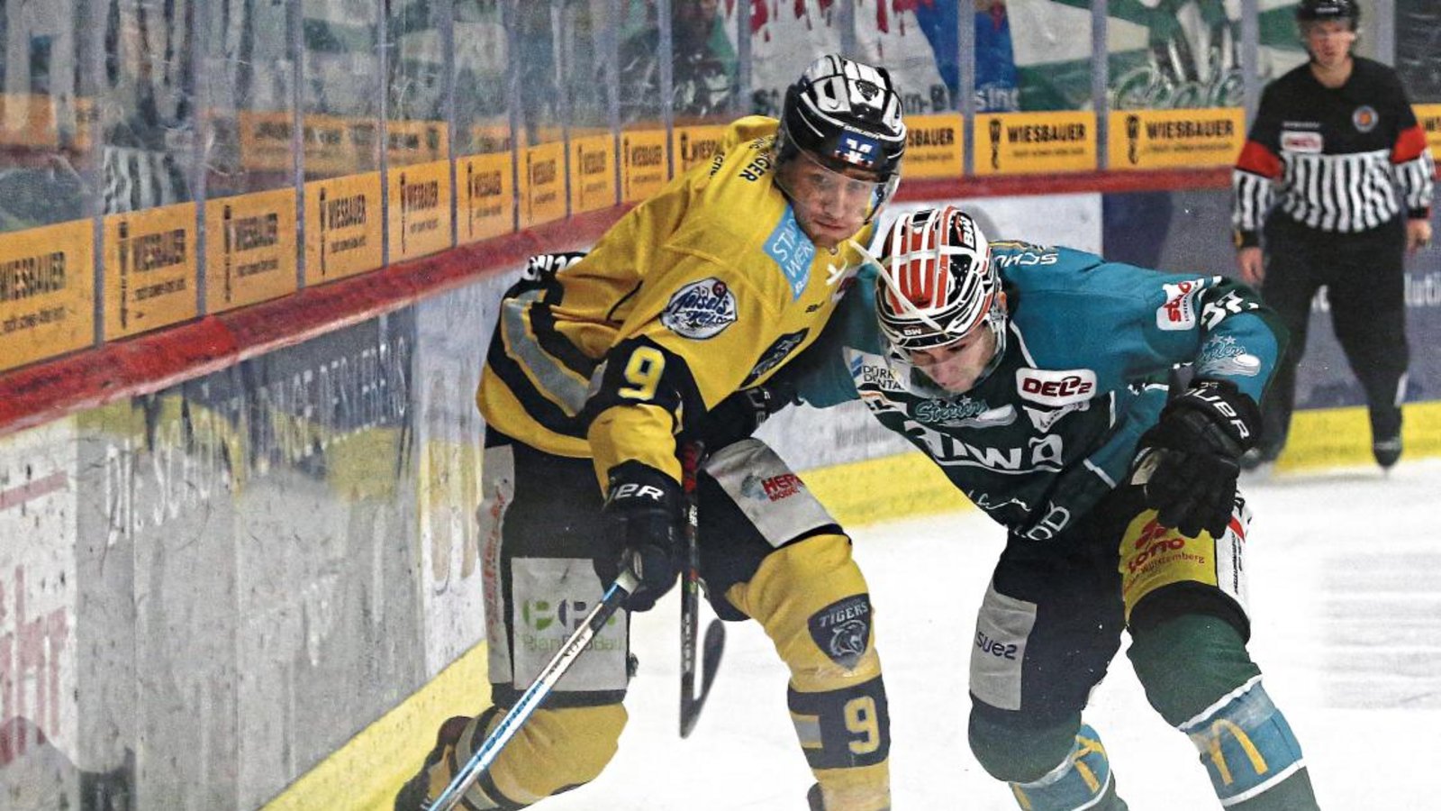 Guillaume Leclerc (rechts) und die Bietigheim Steelers tun sich gegen die Bayreuth Tigers auch zu Hause lange Zeit schwer. Foto: Baumann Guillaume Leclerc (rechts) und die Bietigheim Steelers tun sich gegen die Bayreuth Tigers auch zu Hause lange Zeit schwer. Foto: Baumann
