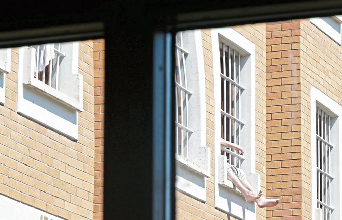 Die Mauern in den Köpfen mancher Gefangener abbauen, das ist eine Aufgabe in der JVA, die nicht immer ganz einfach ist, gerade dann nicht, wenn sich die Täter in eine Scheinwelt zurückziehen, in der sie sich unschuldig fühlen. Foto: Friedrich