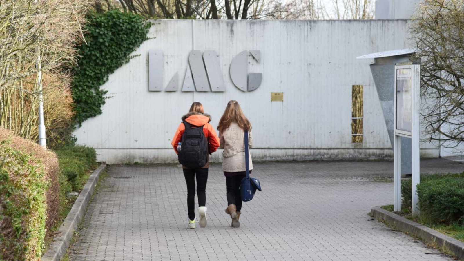 Die jungen Tatverdächtigen hatten laut Polizeiangaben bei der Kontrolle Briefpapier des Böblinger Lise-Meitner-Gymnasiums bei saich.Kreiszeitung Böblinger Bote