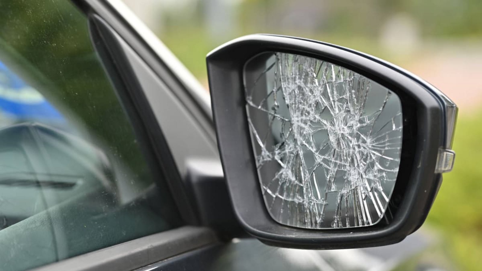 Die Polizei sucht Zeugen nach massiver Sachbeschädigung an dutzenden Autos (Symbolfoto).www.imago-images.de