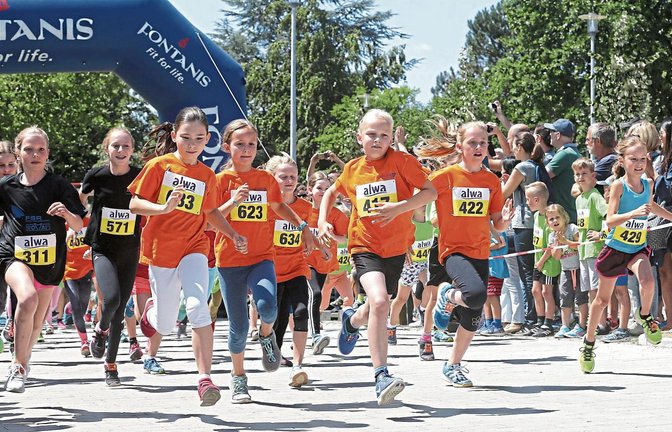Rund 300 Schüler haben in der Regel beim Oberriexinger Volkslauf um den Sieg gekämpft. Foto: Archiv/Küppers