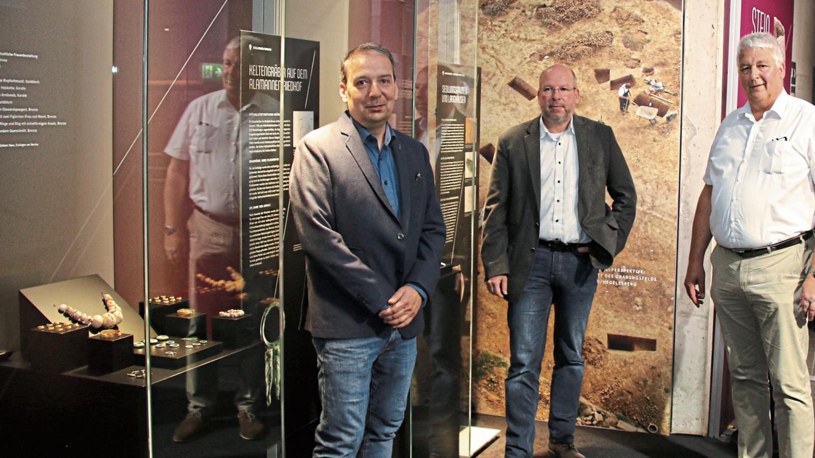 Eröffnung der Sonderausstellung im Hochdorfer Keltenmuseum: von links Thomas Knopf, Jörg Bofinger und Peter Schäfer. Fotos: Bögel/LAD