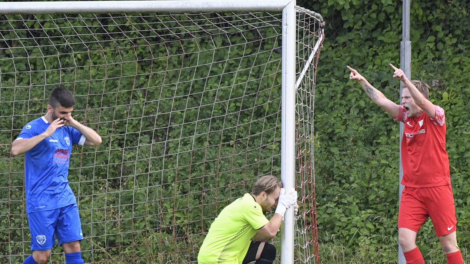 Nur eine Momentaufnahme. Bastian Werthwein (rechts) vom TSV Nussdorf II freut sich über den zwischenzeitlichen Ausgleich zum 1:1 in der Nachspielzeit. Foto: Leitner Nur eine Momentaufnahme. Bastian Werthwein (rechts) vom TSV Nussdorf II freut sich über den zwischenzeitlichen Ausgleich zum 1:1 in der Nachspielzeit. Foto: Leitner