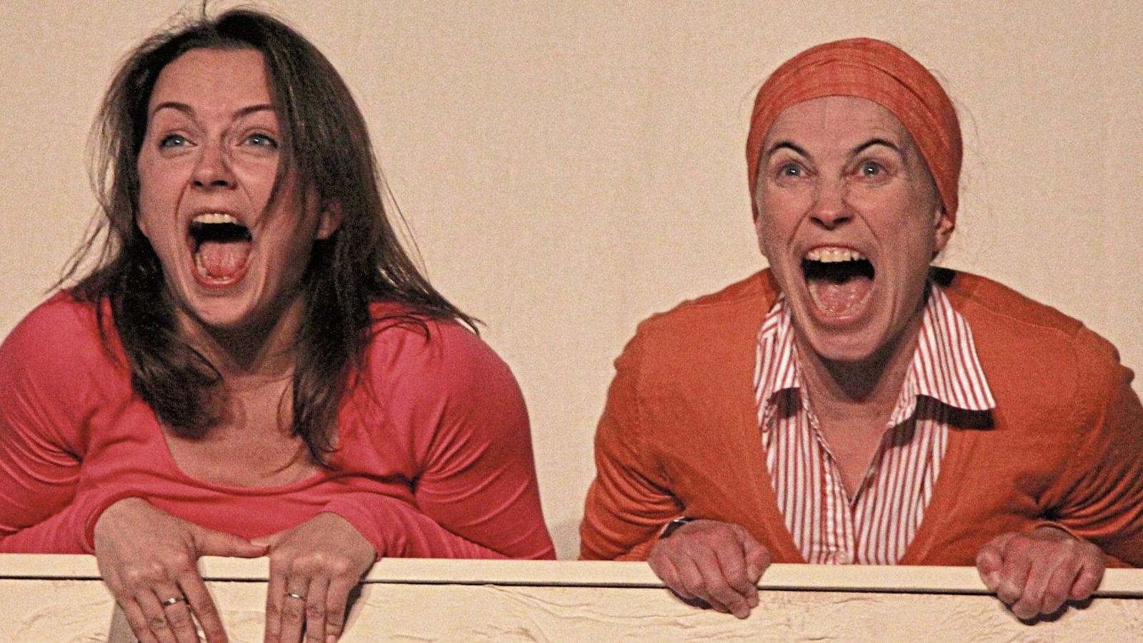Micha und Mascha (polnisch für Mariechen) üben sich im stummen Schreien, um an Magdalena nicht zu verzweifeln.  Fotos: Gergen