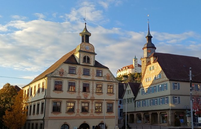 Das Vaihinger Dreigestirn wird von der Oktober-Abendsonne in Szene gesetzt.  <span class='image-autor'>Foto: sr</span>