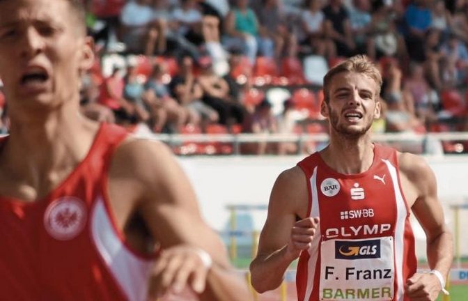 Von Luke Campbell deutlich geschlagen kommt Felix Franz als Siebter ins Ziel. Foto: Drechsel