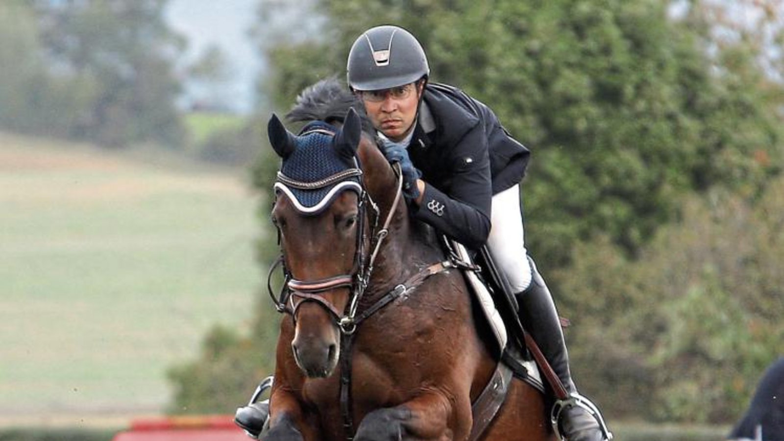 Martin Hammel auf Calida reitet auch die Siegerrunde des S*-Springens fehlerfrei.   Foto: Küppers