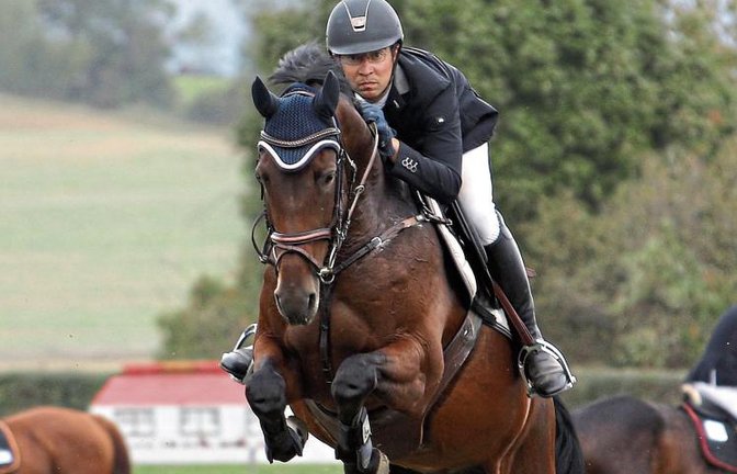 Martin Hammel auf Calida reitet auch die Siegerrunde des S*-Springens fehlerfrei.   Foto: Küppers