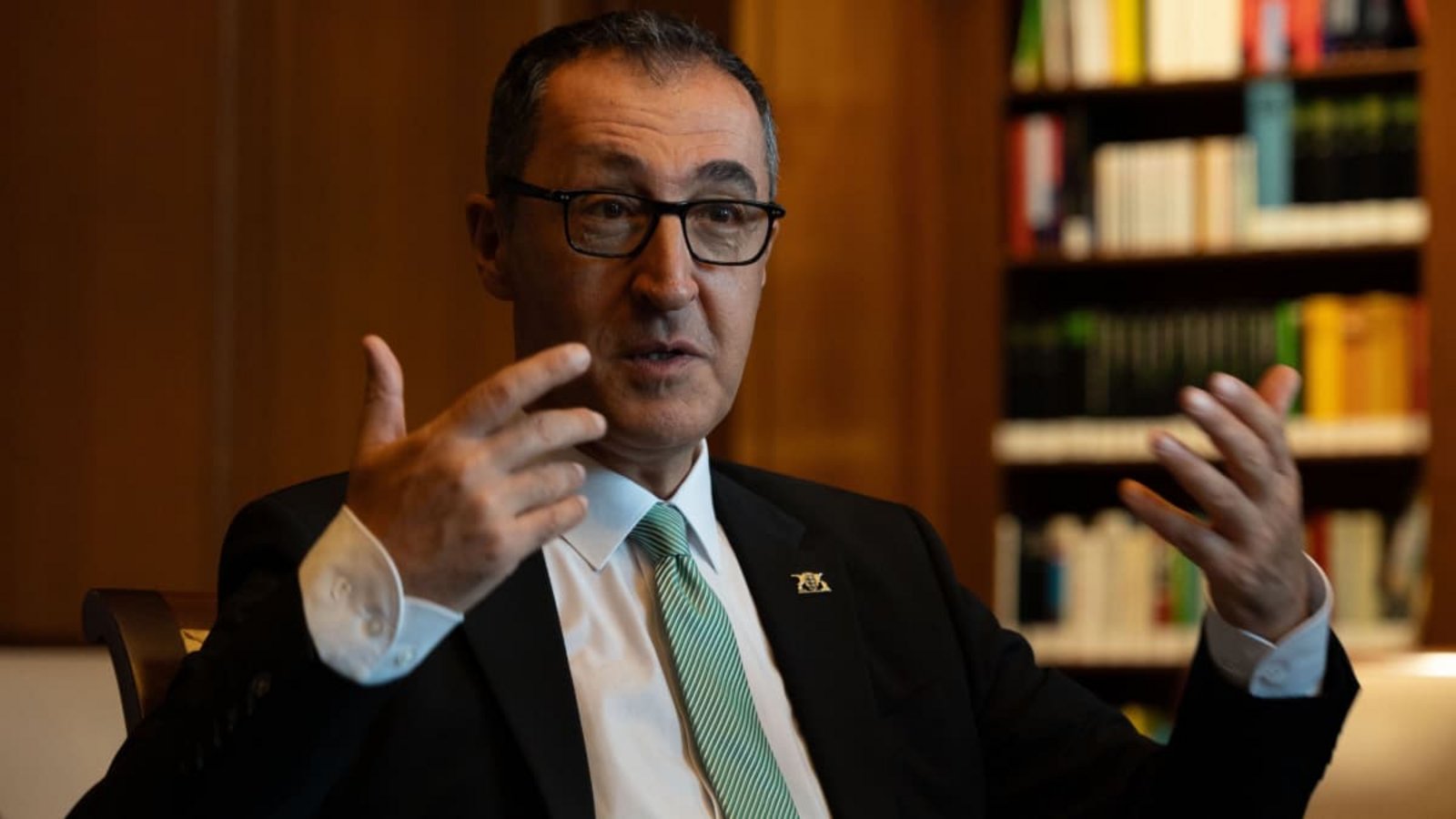 Interview mit dem Ministerpräsidenten von Baden-Württemberg: Cem Özdemir in der Villa Reitzenstein, dem Sitz des Staatsministeriums.Lichtgut/Leif Piechowski