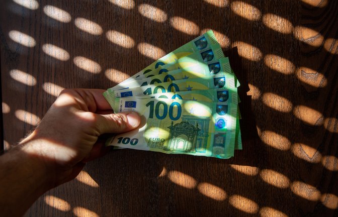 Einige Rentner können die 300 € doppelt erhalten.<span class='image-autor'>Foto: Davide Rachelli / shutterstock.com</span>