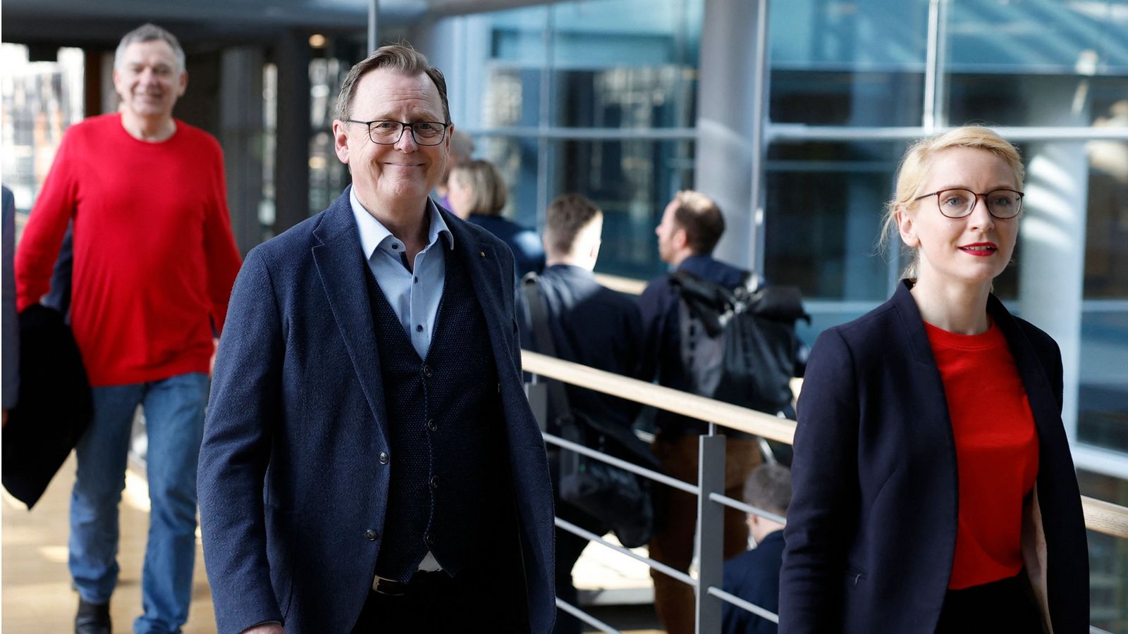 Neu im Bundestag: Thüringens ehemaliger Ministerpräsident Bodo Ramelow (Mitte). Auch Linken-Parteichefin Ines Schwerdtner (links) saß bislang nicht im Parlament.Foto: AFP/ODD ANDERSEN