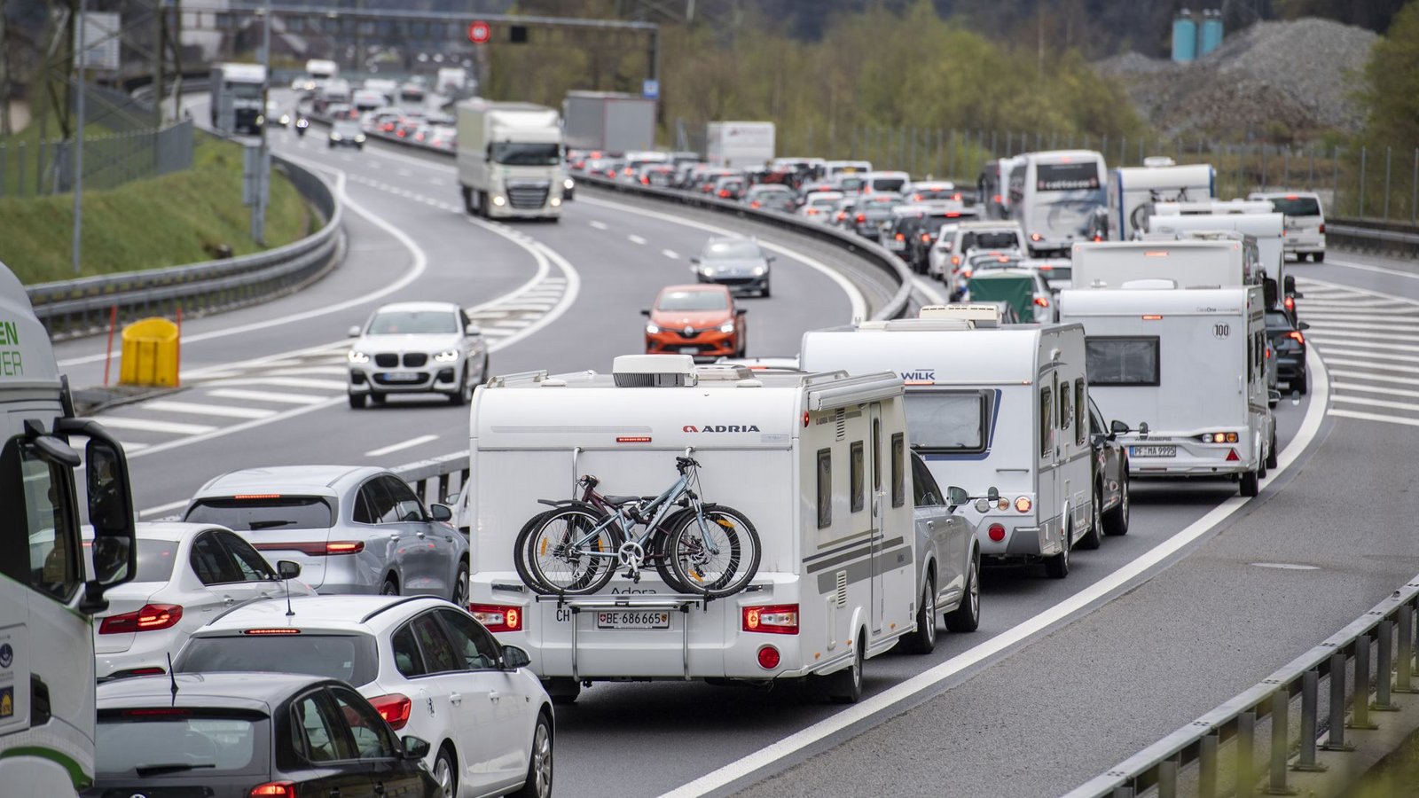 An Ostern dürfte es sich vor dem Gotthard wieder stauen.Foto: Urs Flueeler/KEYSTONE/dpa An Ostern dürfte es sich vor dem Gotthard wieder stauen.Foto: Urs Flueeler/KEYSTONE/dpa