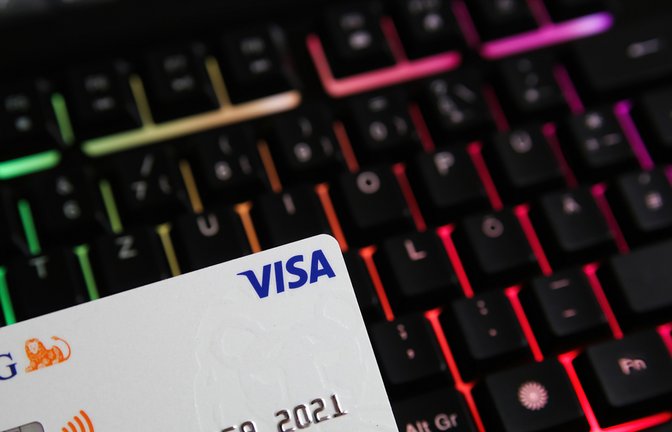 Mit der VISA-Karte lässt sich kein Geld abheben.<span class='image-autor'>Foto: Ralf Liebhold / shutterstock.com</span>