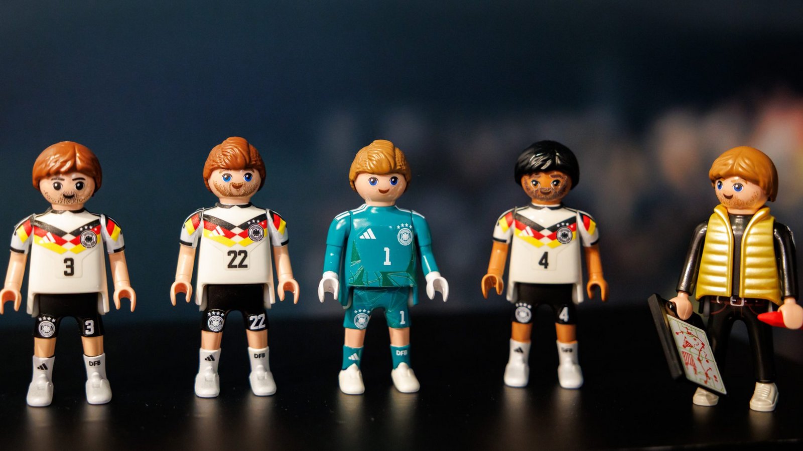 Die deutsche Fußball-Nationalmannschaft gibt es zur WM 2026 als Playmobil-Figuren zu kaufen.Foto: picture alliance/dpa | Daniel Karmann Die deutsche Fußball-Nationalmannschaft gibt es zur WM 2026 als Playmobil-Figuren zu kaufen.Foto: picture alliance/dpa | Daniel Karmann