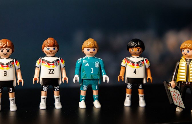 Die deutsche Fußball-Nationalmannschaft gibt es zur WM 2026 als Playmobil-Figuren zu kaufen.<span class='image-autor'>Foto: picture alliance/dpa | Daniel Karmann</span>