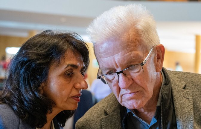 Landtagspräsidentin Muhterem Aras mit Ministerpräsident Winfried Kretschmann (beide Grüne)<span class='image-autor'>Foto: dpa/Stefan Puchner</span>