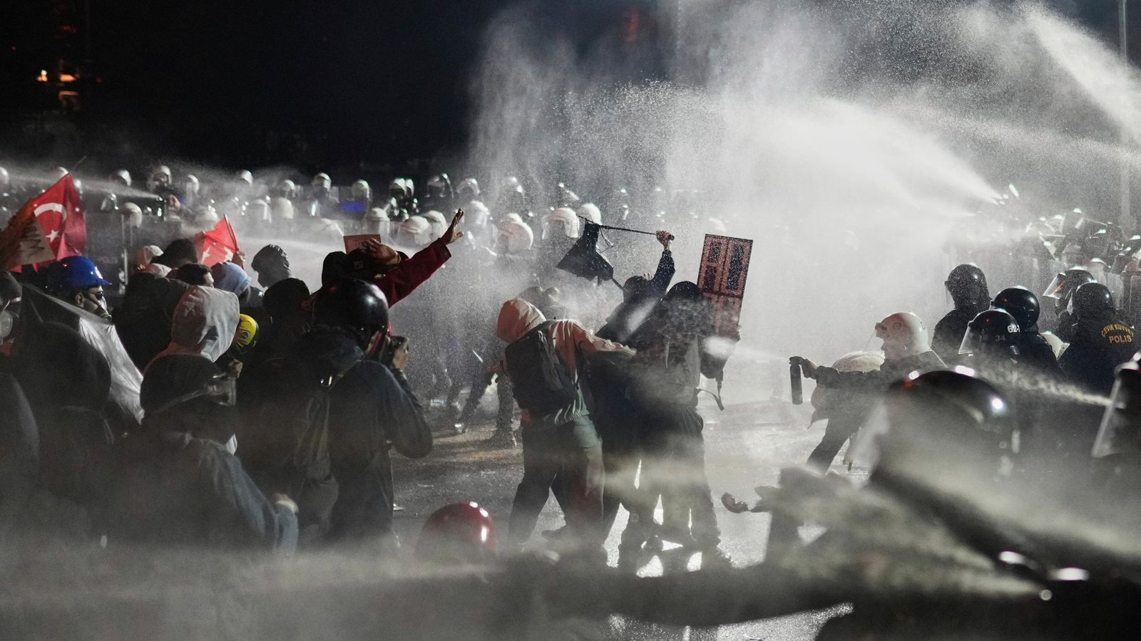 In der Türkei gibt es aktuell Massenproteste gegen die Regierung unter Recep Tayyip Erdogan.Foto: AP/Francisco Seco In der Türkei gibt es aktuell Massenproteste gegen die Regierung unter Recep Tayyip Erdogan.Foto: AP/Francisco Seco