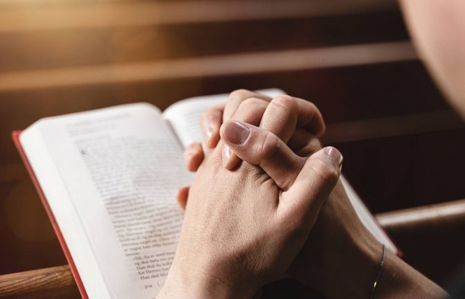 Der Buß- und Bettag ist ein evangelischer Feiertag, der vor allem der Besinnung und Neuorientierung dient.<span class='image-autor'>Foto: IMAGO/Bihlmayerfotografie/IMAGO/Michael Bihlmayer</span>