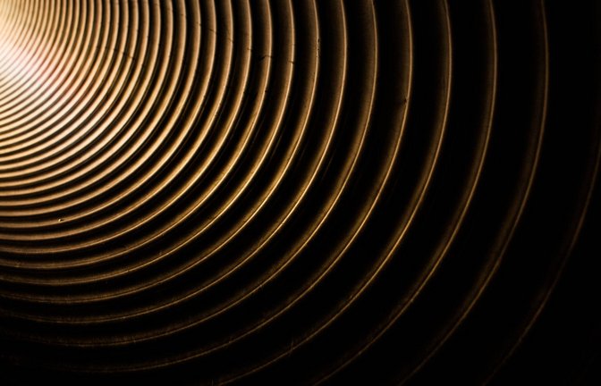 Der Schall breitet sich über große Entfernungen aus. Durch die Einflüsse der Atmosphäre und Topografie kann sein Klang verändert und verzerrt werden, so dass sich die Schallquelle plötzlich ganz anders anhört – wie etwa ein Posaunenklang am Himmel (Symbolbild).<span class='image-autor'>Foto: Imago/Shothop</span>