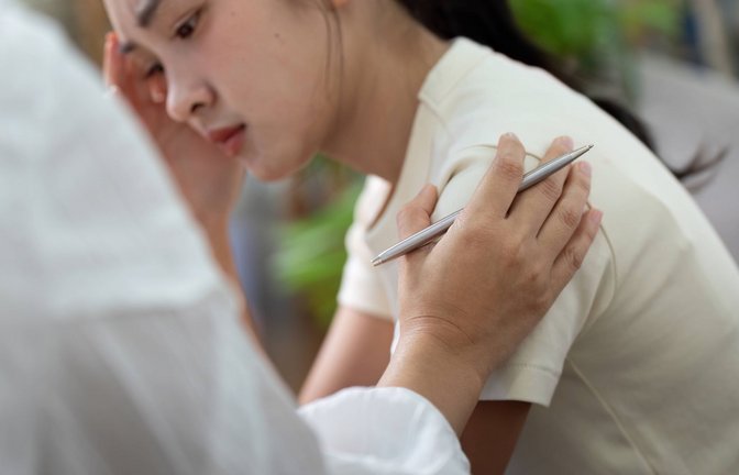 Viele Menschen mit psychischen Erkrankungen wie Depressionen müssen jetzt schon monatelang auf einen Therapieplatz warten.<span class='image-autor'>Foto: IMAGO/Zoonar</span>