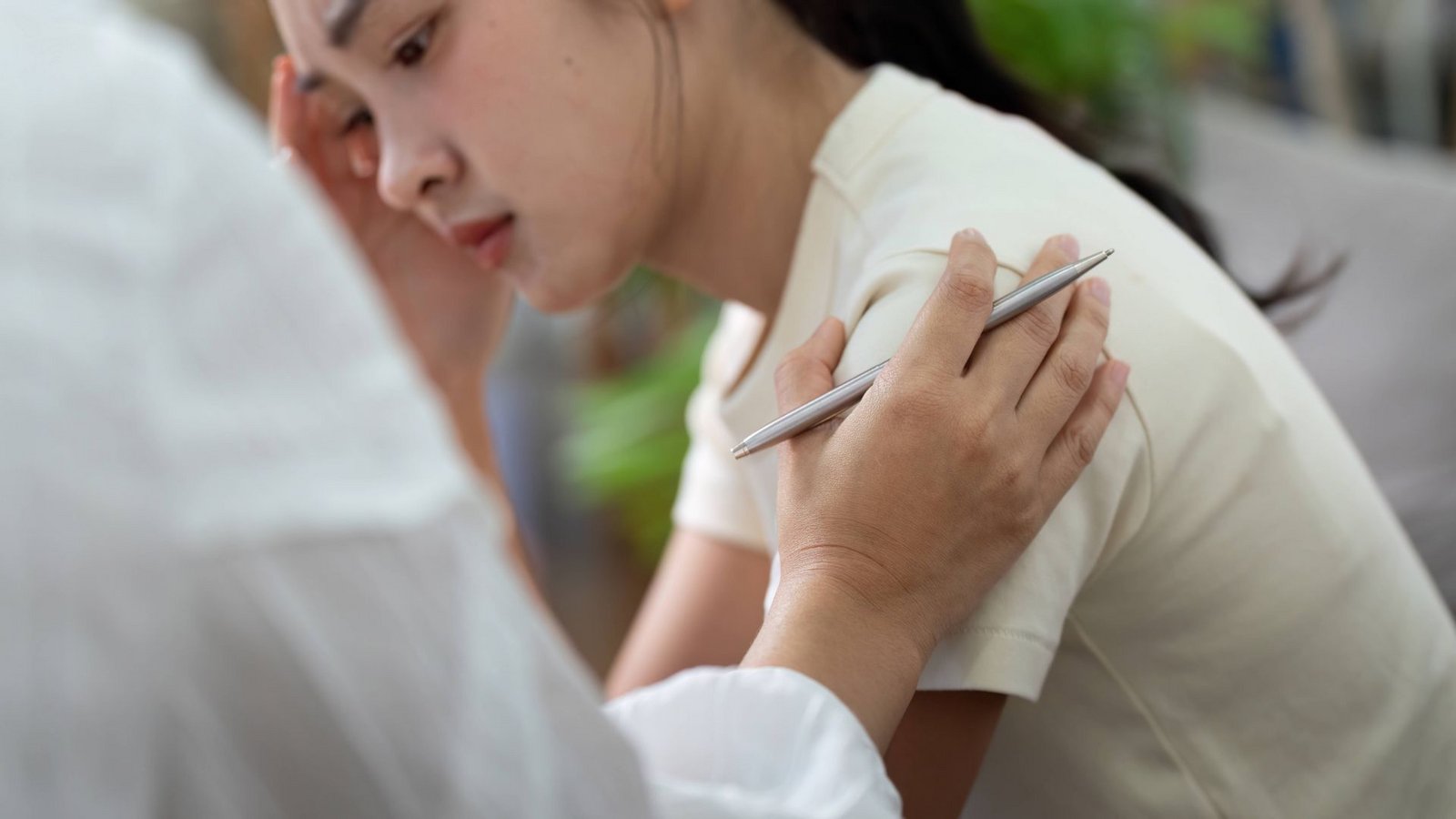 Viele Menschen mit psychischen Erkrankungen wie Depressionen müssen jetzt schon monatelang auf einen Therapieplatz warten.Foto: IMAGO/Zoonar Viele Menschen mit psychischen Erkrankungen wie Depressionen müssen jetzt schon monatelang auf einen Therapieplatz warten.Foto: IMAGO/Zoonar