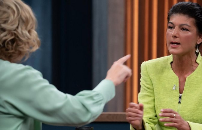 Sarah Wagenknecht (rechts) geriet in der Sendung mehrmals unter Beschuss.<span class='image-autor'>Foto: NDR/Thomas Ernst</span>