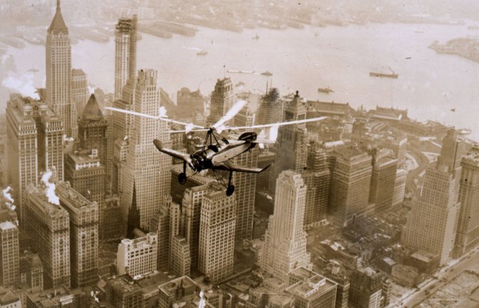Tragschrauber über New York: eine seltsame Geschichte braucht seltsame Gefährte.<span class='image-autor'>Foto: IMAGO/piemags</span>