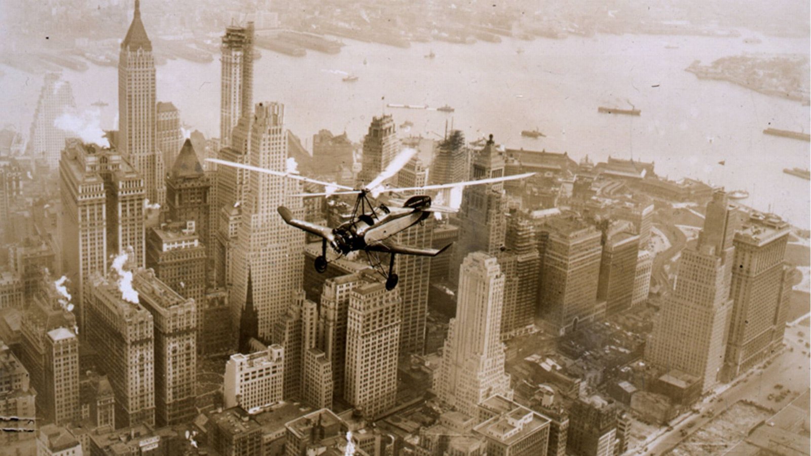 Tragschrauber über New York: eine seltsame Geschichte braucht seltsame Gefährte.Foto: IMAGO/piemags Tragschrauber über New York: eine seltsame Geschichte braucht seltsame Gefährte.Foto: IMAGO/piemags
