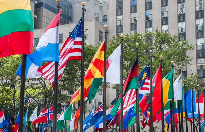 Nationaflaggen vor dem UN-Hauptgebäude in New York.<span class='image-autor'>Foto: Imago/Dreamstime</span>