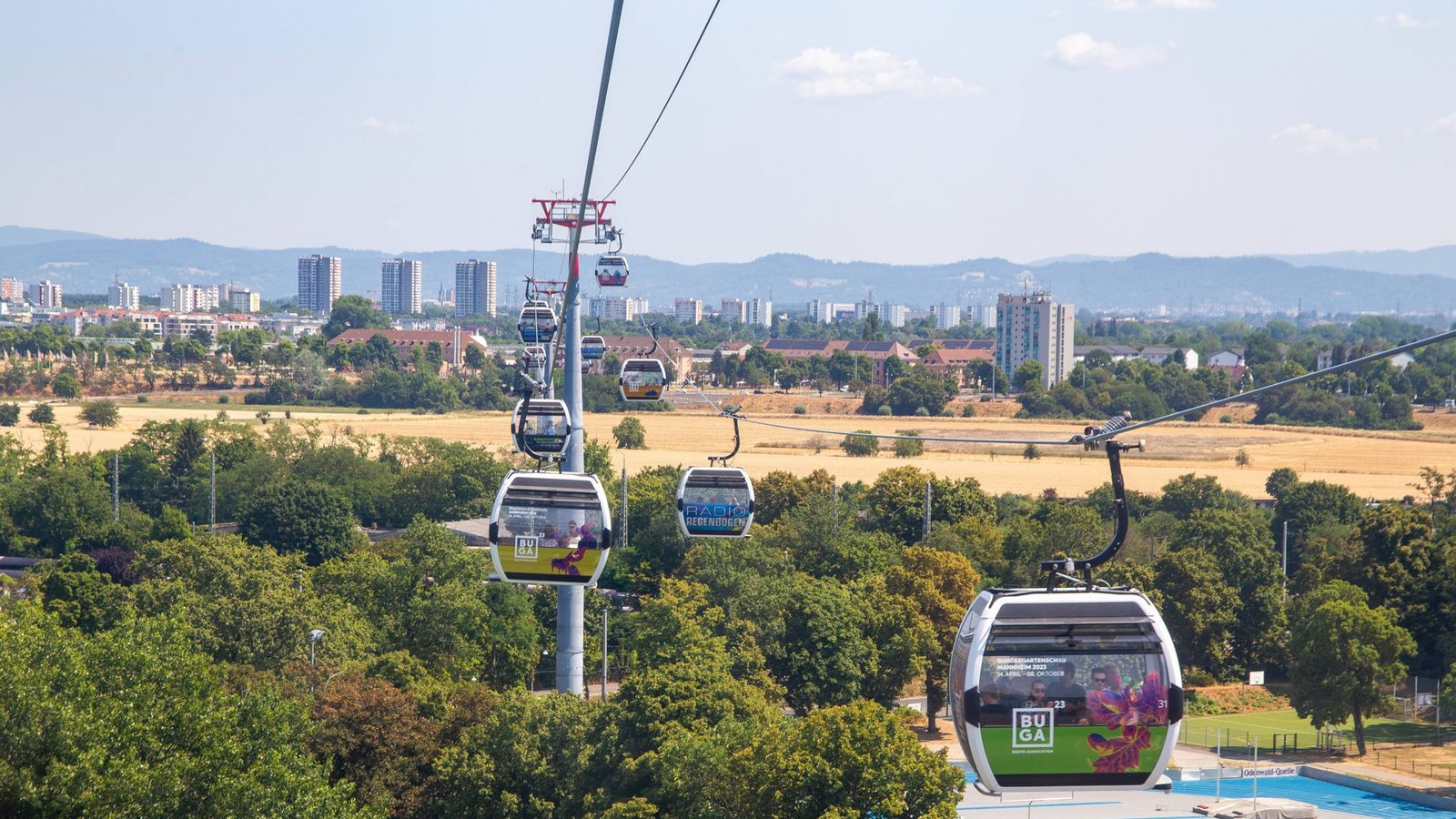 Bei der Bundesgartenschau eine Kabinenseilbahn unterwegs, die die Ausstellungsgelände Luisenpark und Spinelli in acht Minuten verbindet.Foto: Imago/U. J. Alexander Bei der Bundesgartenschau eine Kabinenseilbahn unterwegs, die die Ausstellungsgelände Luisenpark und Spinelli in acht Minuten verbindet.Foto: Imago/U. J. Alexander