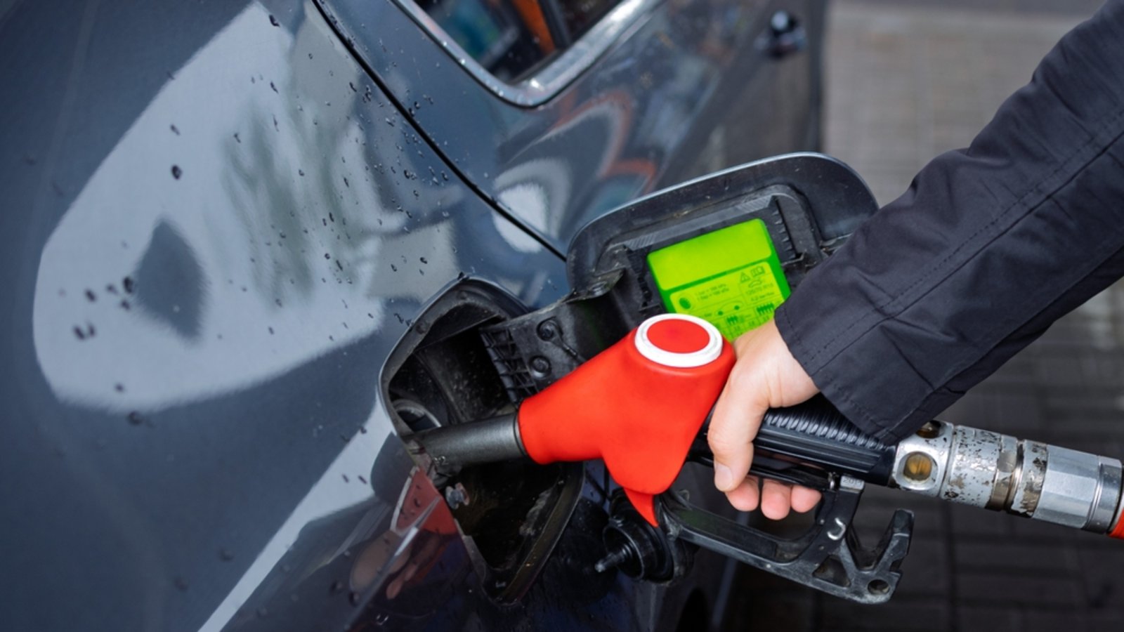 Tanken wird 2026 teurer.Foto: Roman Shashko / shutterstock.com