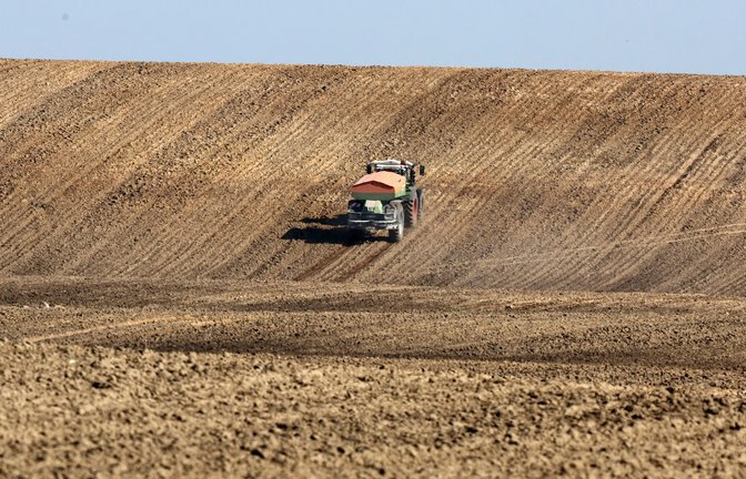 Steigende Düngermittelpreise bedrohen laut Weltbank die sichere Lebensmittelversorgung von Millionen von Menschen. (Archivbild)<span class='image-autor'>Foto: Bernd Wüstneck/dpa</span>
