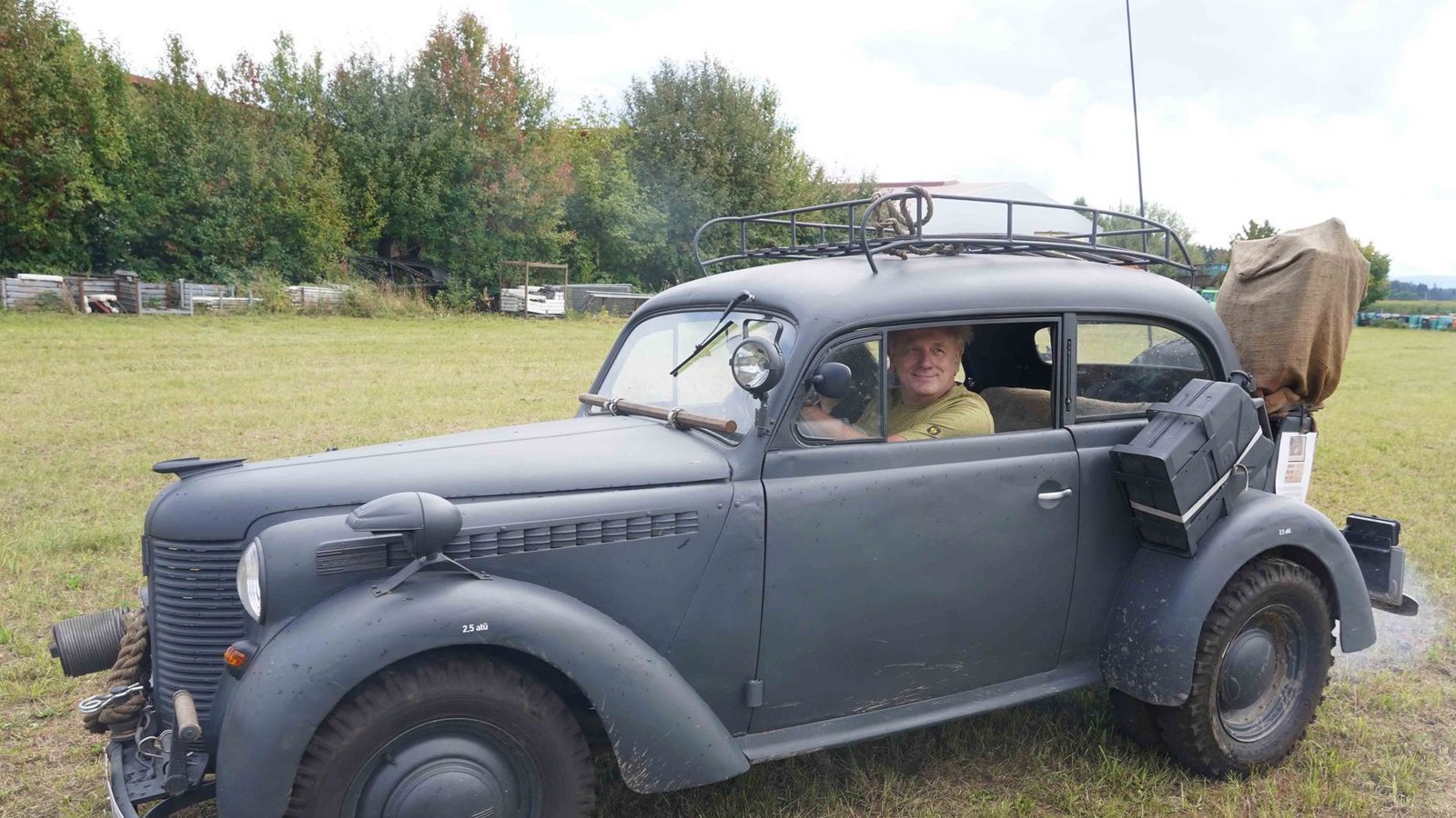 Dieses Auto ist mit einem Ersatztank ausgestattet.Foto: Andreas Rosar Fotoagentur-Stuttgart Dieses Auto ist mit einem Ersatztank ausgestattet.Foto: Andreas Rosar Fotoagentur-Stuttgart