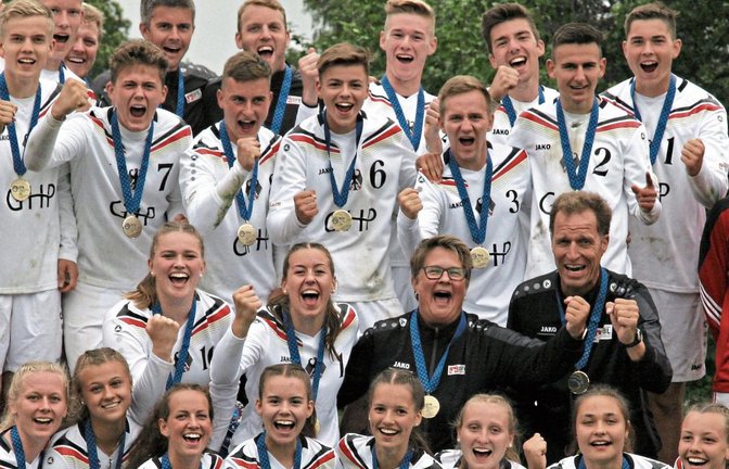 Deutscher Doppelsieg bei der U-18-Europameisterschaft im Feldfaustball: Gestern gewannen Jungen und Mädchen ihre Endspiele. Foto: Spille
