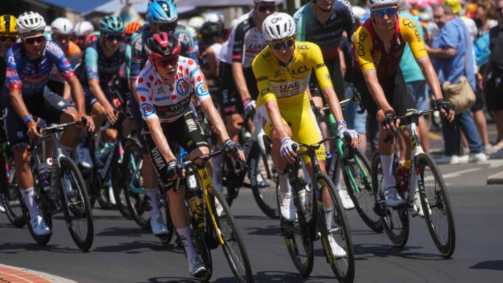Bei der Tour de France können sich die Fans wieder auf spannende Etappen freuen.Thibault Camus/AP/dpa