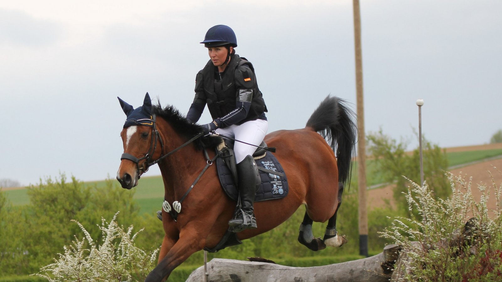 Corinna Rapp vom RZFV Nussdorf ist beim Sprung hochkonzentriert. Foto: privat Corinna Rapp vom RZFV Nussdorf ist beim Sprung hochkonzentriert. Foto: privat
