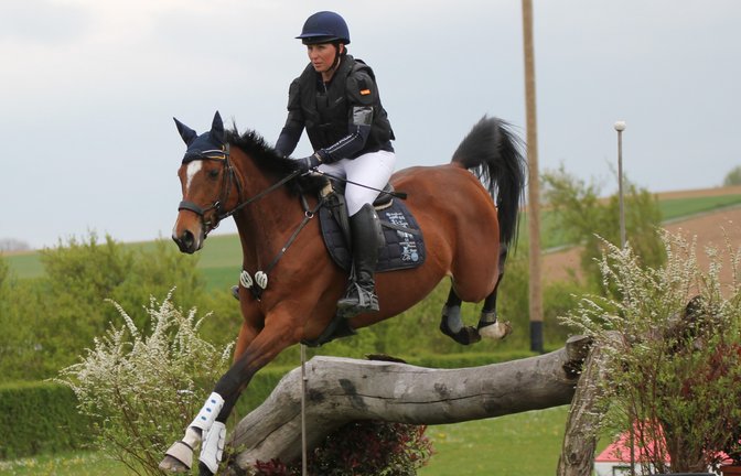Corinna Rapp vom RZFV Nussdorf ist beim Sprung hochkonzentriert. <span class='image-autor'>Foto: privat</span>