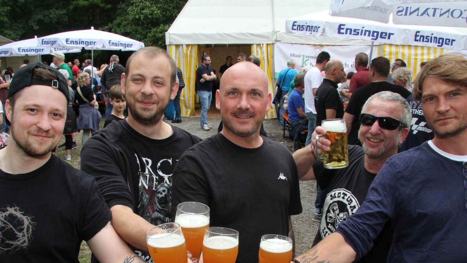 Im Vaihinger Fuchsloch steigt am Vatertag das wohl größte Fest im Stadtgebiet. Das Angebot lockt nicht bei weitem nicht nur Blasmusik-Fans an. Fotos: Banholzer Im Vaihinger Fuchsloch steigt am Vatertag das wohl größte Fest im Stadtgebiet. Das Angebot lockt nicht bei weitem nicht nur Blasmusik-Fans an. Fotos: Banholzer