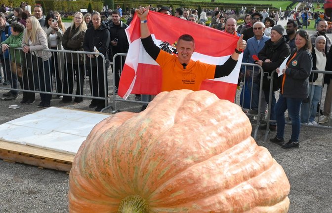 Wolfgang Nittnaus freut sich über den Europameistertitel im Kürbiswiegen. Foto: p