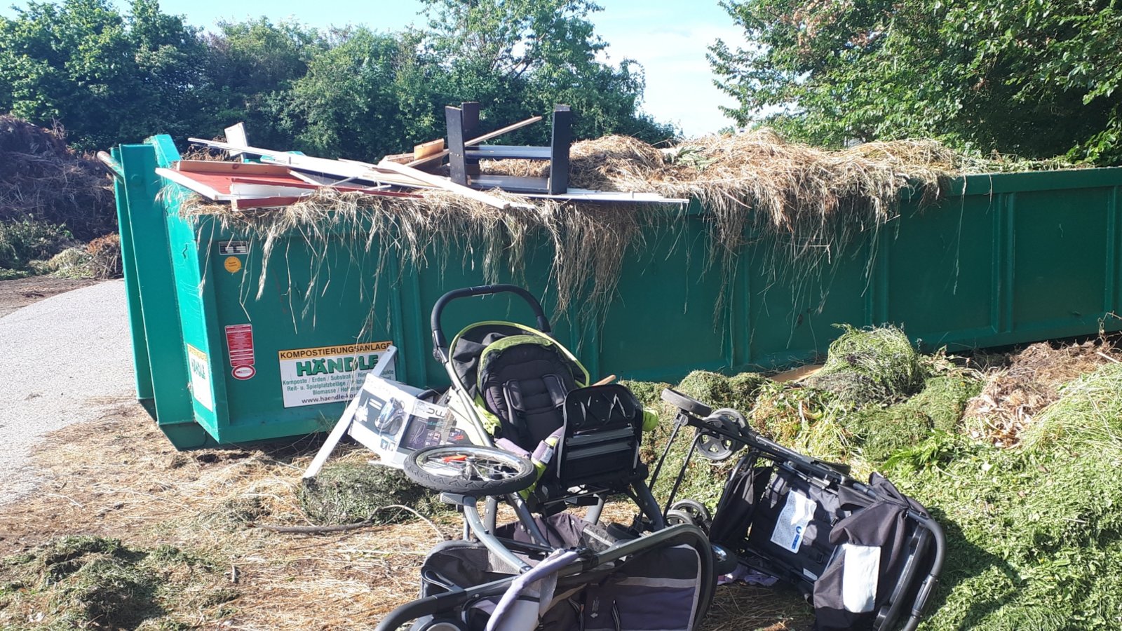 Auricher Häckselplatz, gestern Morgen, ohne Worte.  Foto: Melzer