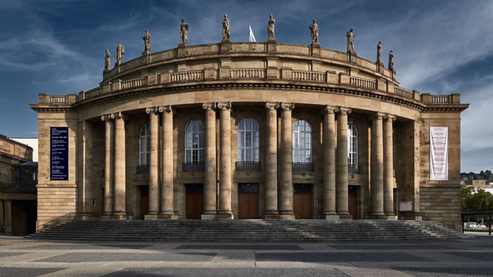 Aus der Ferne betrachtet macht die Stuttgarter Oper einen guten Eindruck. Doch der Littmann-Bau ist dringend sanierungsbedürftig.Staatstheater Stuttgart Aus der Ferne betrachtet macht die Stuttgarter Oper einen guten Eindruck. Doch der Littmann-Bau ist dringend sanierungsbedürftig.Staatstheater Stuttgart