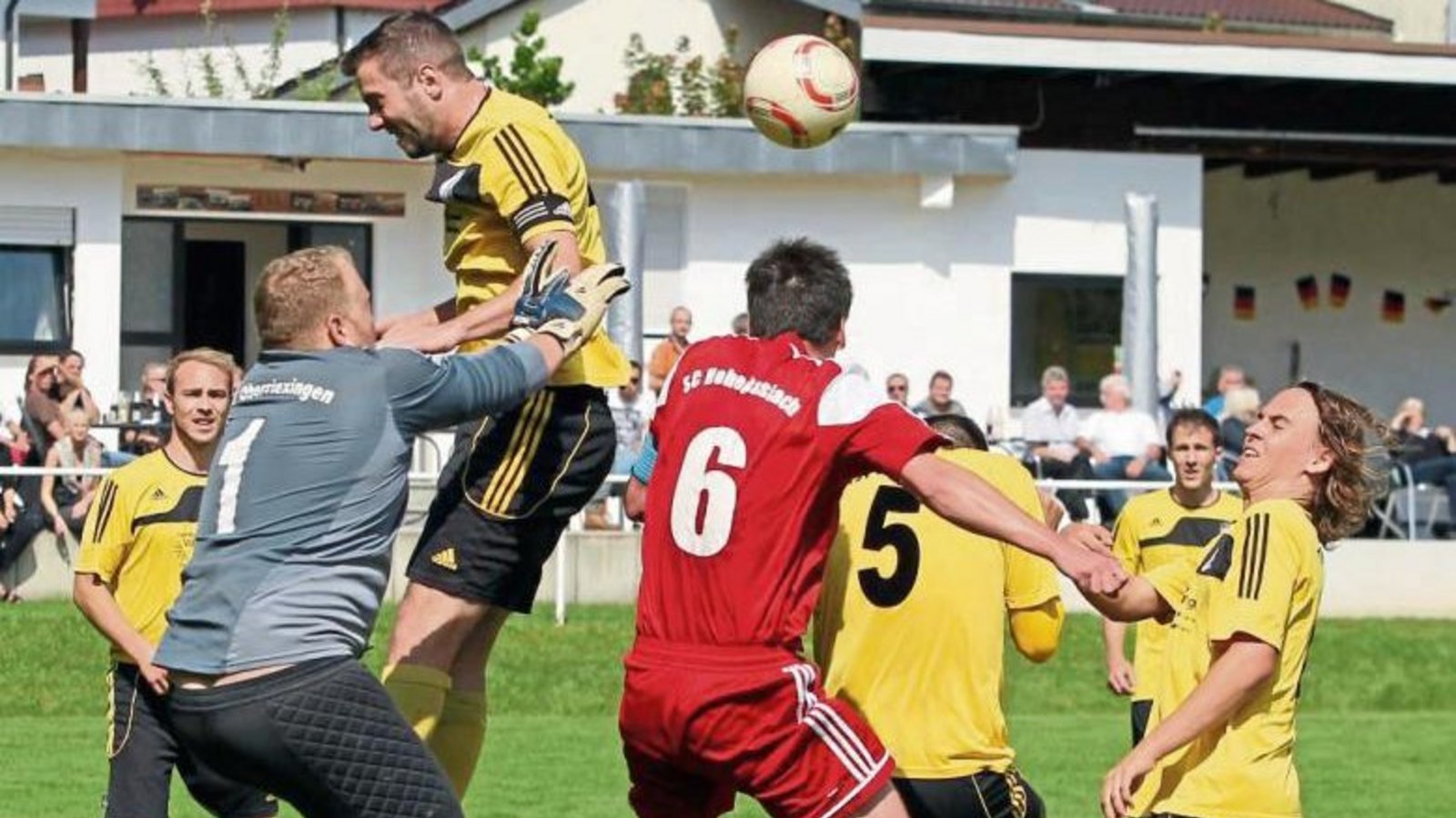 Der TSV Oberriexingen (links Torwart Daniel Faigle und Stefan Bachmann, rechts Marcel Welte), steht am Sonntag vor einer schweren Aufgabe in Häfnerhaslach. Foto: Archiv/Bürkle Der TSV Oberriexingen (links Torwart Daniel Faigle und Stefan Bachmann, rechts Marcel Welte), steht am Sonntag vor einer schweren Aufgabe in Häfnerhaslach. Foto: Archiv/Bürkle