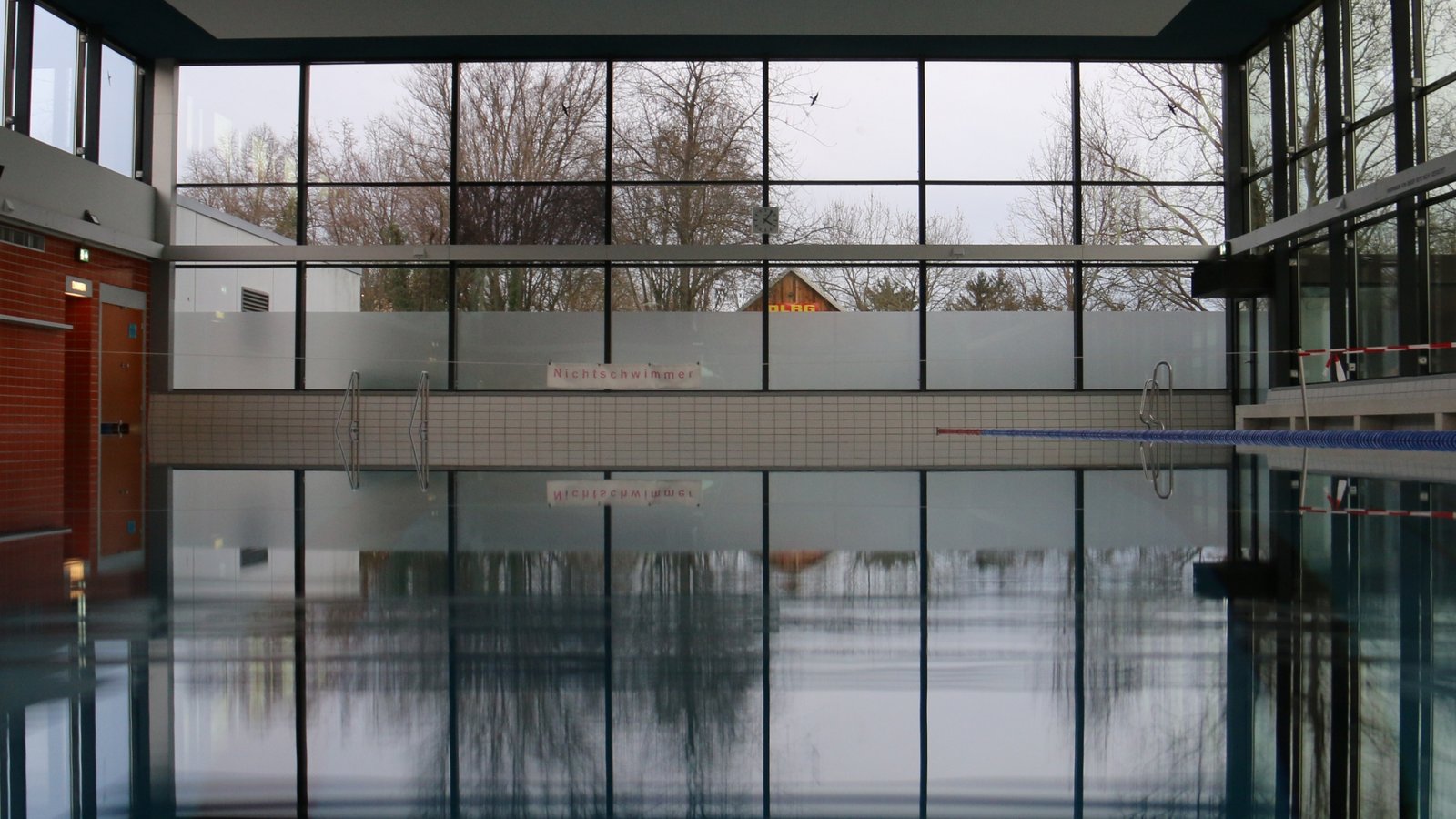 Wie geht’s weiter mit dem Hallenbad? Damit hat sich jetzt der Vaihinger Gemeiderat befasst. Archivfoto: Rücker/VKZ Wie geht’s weiter mit dem Hallenbad? Damit hat sich jetzt der Vaihinger Gemeiderat befasst. Archivfoto: Rücker/VKZ