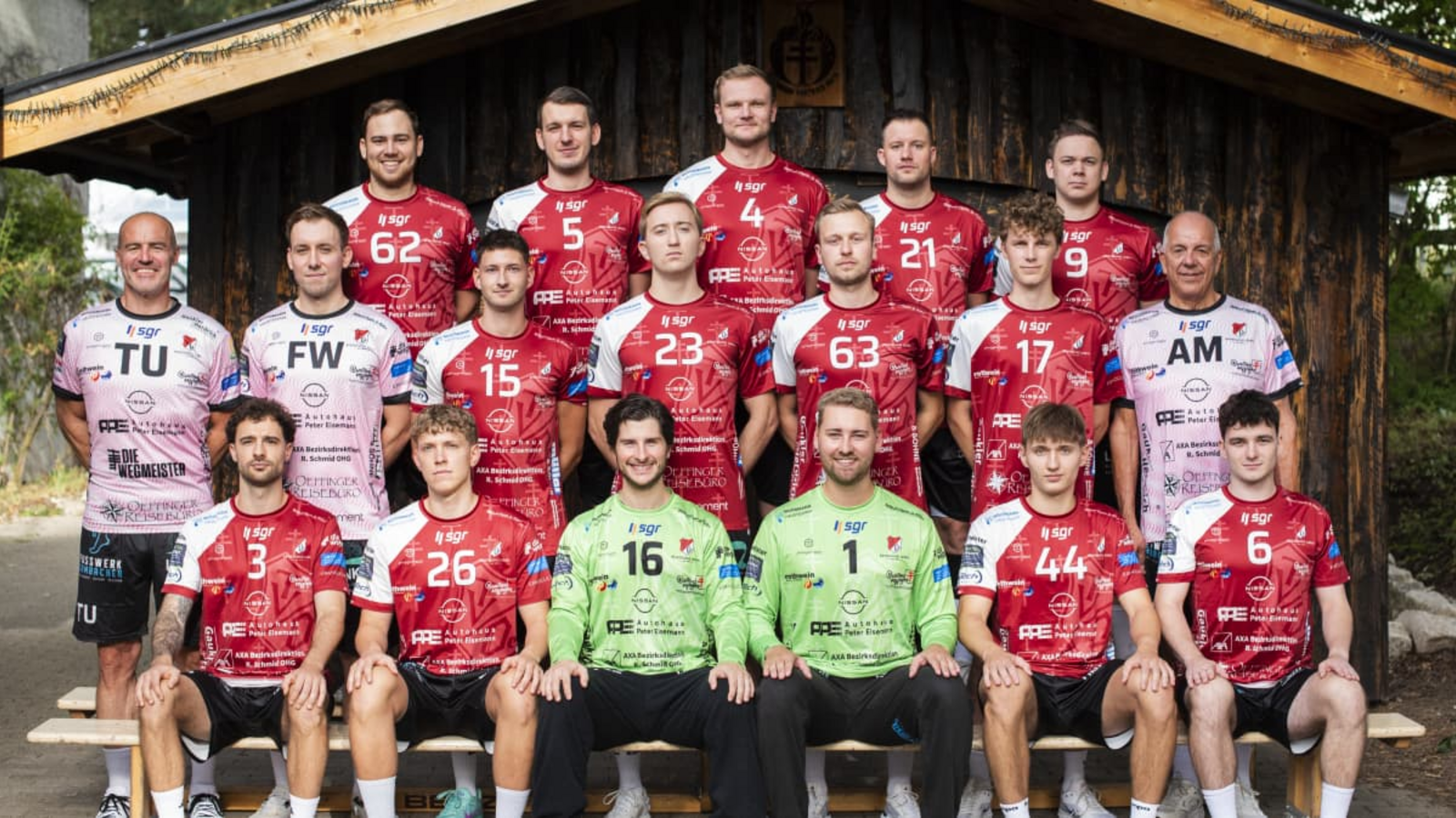 Die Oberliga-Handballer des TV Oeffingen in der Saison 2026/2027&nbsp;– hintere Reihe, von links: Timo Zoller, Luis Westner, Fabian Schindlbeck, Axel Steffens und Marcel Meyer – mittlere Reihe, von links: Trainer Tobias Unfried, Torwarttrainer Fabrice Wersch, Konstantin Schad, Lucas Frey, Tobias Rühle, Lewin Frey und Andreas Menne (Statistiken) – vordere Reihe, von links: Fynn Fröschle, Ferdinand Würmle, Marco Brecht, Yannick Seeger, Jonas Frey und Matti Thülly. Auf dem Bild fehlen: Tim Köhler,&nbsp;Fabian Langenfeld, Simon Merz, Lars Schweickhardt, Robin Stöhr, Torwarttrainer&nbsp;Marc Bürkle, Phsiotherapeutin Franzi Förster&nbsp; und Co-Trainer Marco Kolotuschkin.Felix Hess
