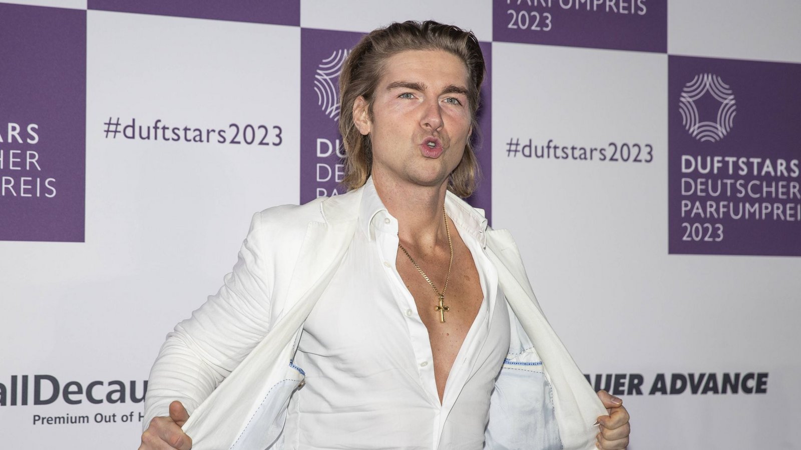 Influencer Jeremy Fragrance hat mehrere Millionen Follower. (Archivbild)Foto: IMAGO/Sven Simon/IMAGO/Julian Meusel Influencer Jeremy Fragrance hat mehrere Millionen Follower. (Archivbild)Foto: IMAGO/Sven Simon/IMAGO/Julian Meusel