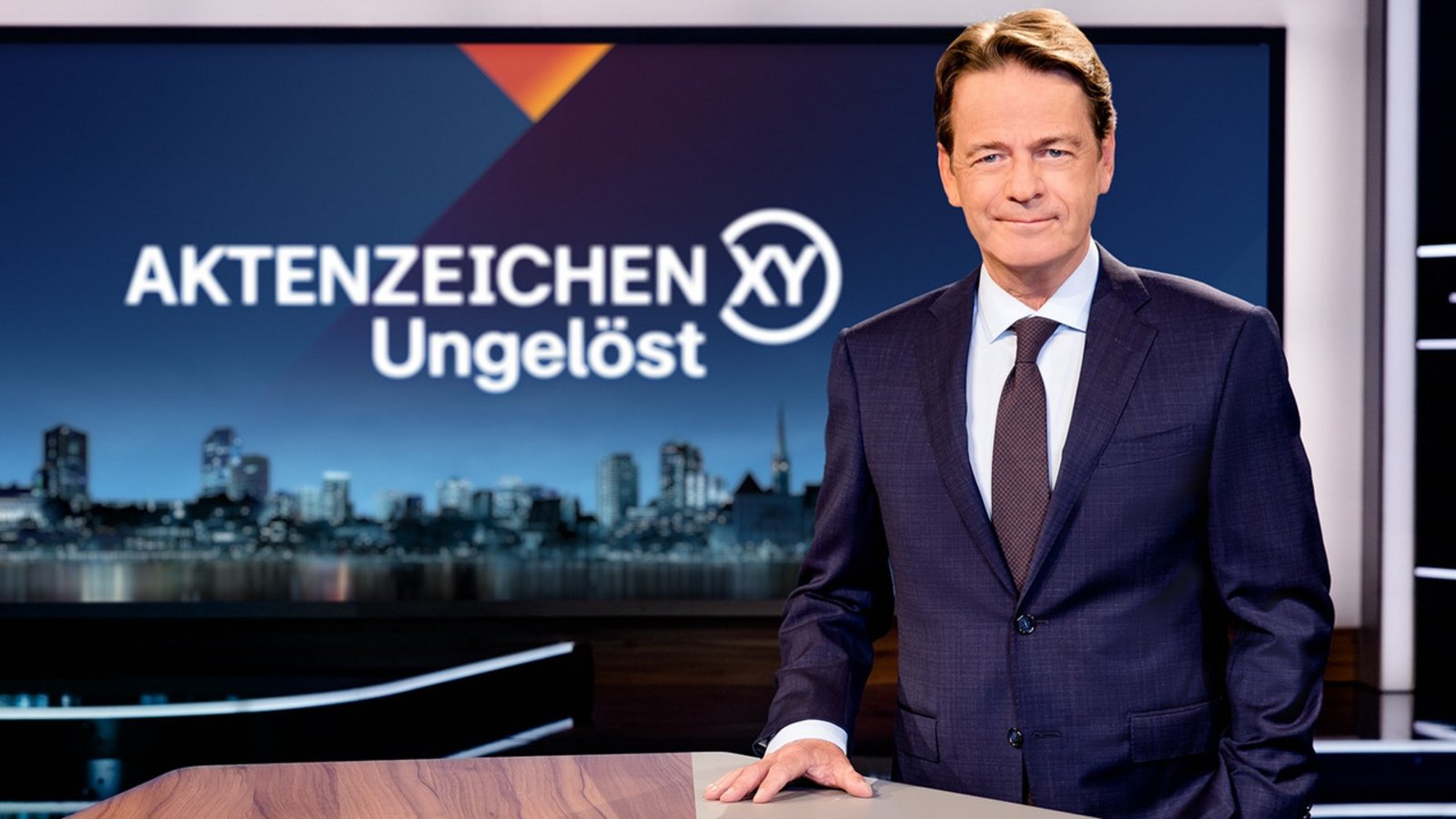 Moderator Rudi Cerne präsentiert "Aktenzeichen XY... Ungelöst".Foto: ZDF/Nadine Rupp Moderator Rudi Cerne präsentiert "Aktenzeichen XY... Ungelöst".Foto: ZDF/Nadine Rupp